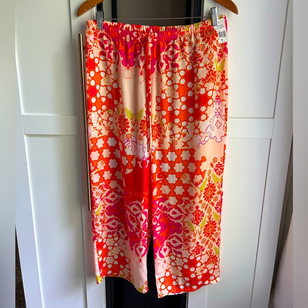 BRAND NEW! Coral floral print lounge pants. By Natori size M.
